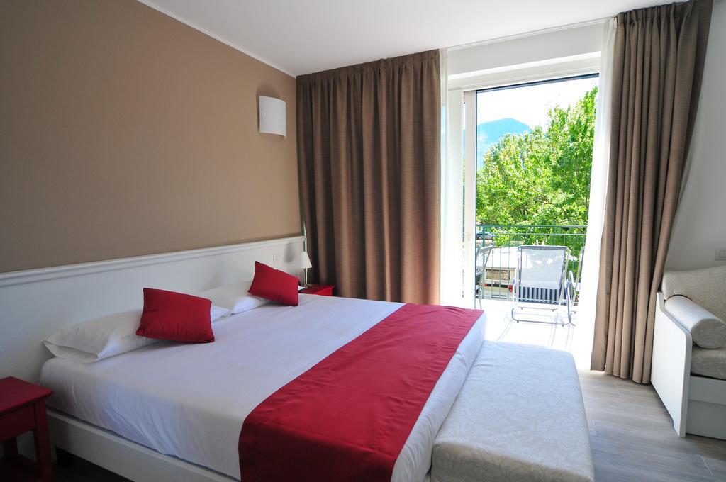 Hotel Resort Le Vele Домасо Екстериор снимка