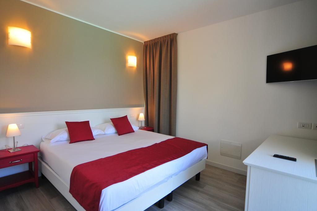 Hotel Resort Le Vele Домасо Стая снимка