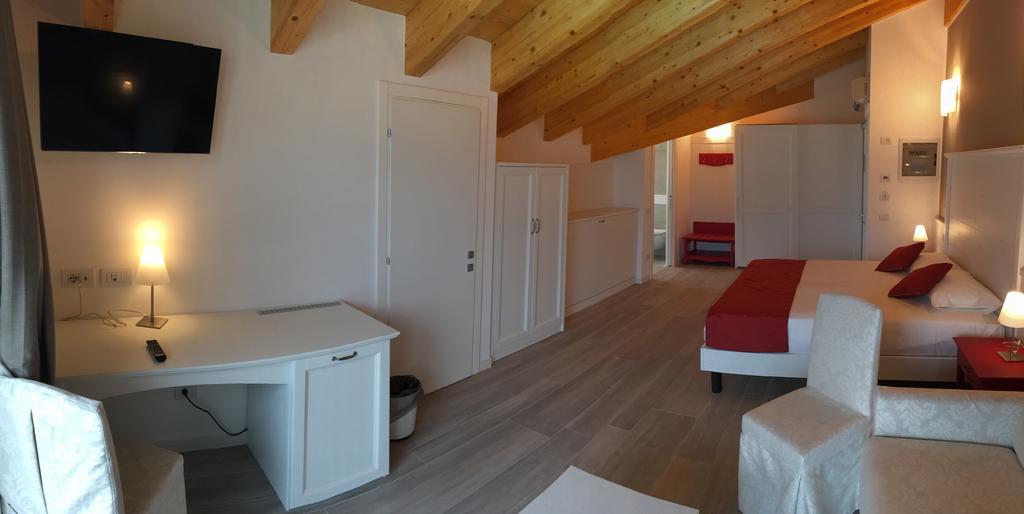 Hotel Resort Le Vele Домасо Екстериор снимка